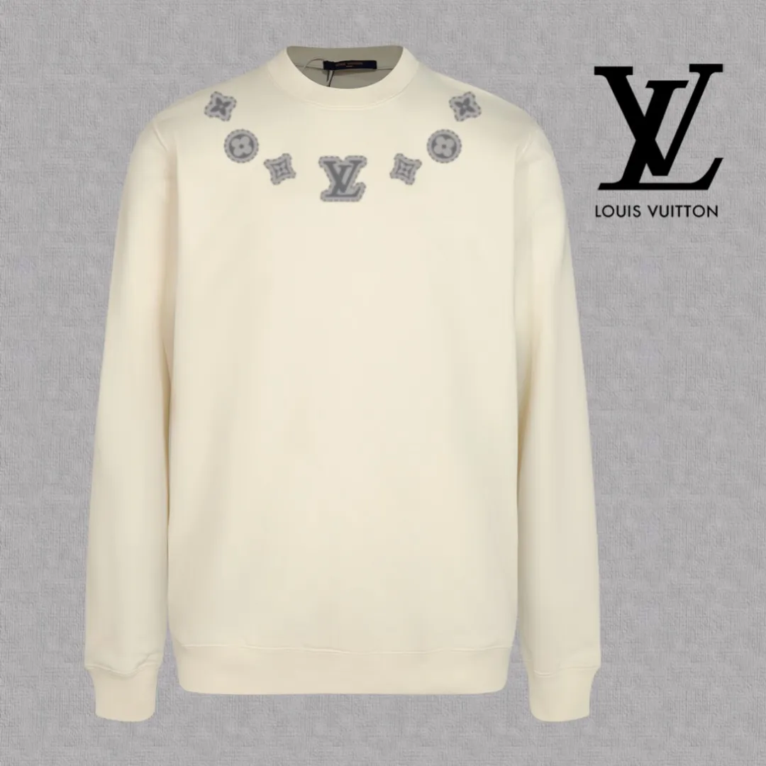 🅿️250 hot style on the shelves🔥❗ 💫〖Louis Vuitton LV〗 Fashionable round neck sweatshirt, casually matched with various styles, it is perfectly handsome😎The whole dress is made of double waistcoats, which makes the whole dress more three-dimensional. Not ordinary factories can do such fine work. The 2025 spring style counters are on sale, exquisite round neck terry sweatshirt, high-end double-strand pure cotton Customized drawstring ribs are dyed in the same vat and are complete with three standards. The chest craftsmanship adopts a simple and elegant pattern on the chest, which is easy to control for any age group! Fit and comfortable! Customized thickened 440g terry sweatshirt fabric, soft and comfortable to the touch, with a three-dimensional shape! 🙌🏻 It’s also very breathable, so it’s a versatile style that can be worn with any outfit! ✔Color: Black White Apricot Size: S M L XL 2XL